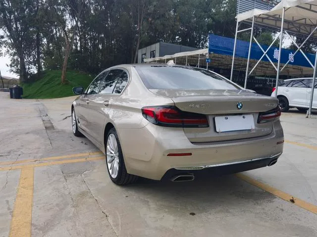 BMW 5 Series 2022 Segundo cambio 530Li Tipo de lujo Traje de lujo exterior foto 7 BMW 5 Series 2022 Segundo cambio 530Li Tipo de lujo Traje de lujo exterior foto 7