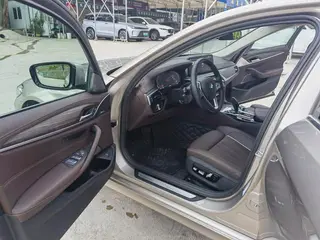 BMW 5 Series 2022 Segundo cambio 530Li Tipo de lujo Traje de lujo exterior foto 9 BMW 5 Series 2022 Segundo cambio 530Li Tipo de lujo Traje de lujo exterior foto 9