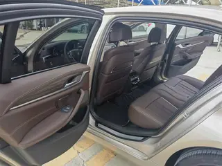 BMW 5 Series 2022 Segundo cambio 530Li Tipo de lujo Traje de lujo interior foto 10 BMW 5 Series 2022 Segundo cambio 530Li Tipo de lujo Traje de lujo interior foto 10