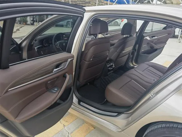 BMW 5 Series 2022 Segundo cambio 530Li Tipo de lujo Traje de lujo interior foto 10 BMW 5 Series 2022 Segundo cambio 530Li Tipo de lujo Traje de lujo interior foto 10