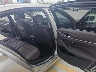 BMW 5 Series 2022 Segundo cambio 530Li Tipo de lujo Traje de lujo interior foto 11 BMW 5 Series 2022 Segundo cambio 530Li Tipo de lujo Traje de lujo interior foto 11