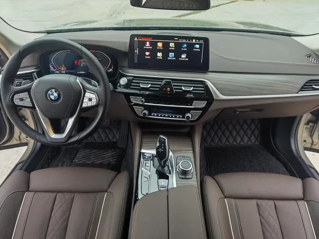 BMW 5 Series 2022 Segundo cambio 530Li Tipo de lujo Traje de lujo interior foto 13 BMW 5 Series 2022 Segundo cambio 530Li Tipo de lujo Traje de lujo interior foto 13