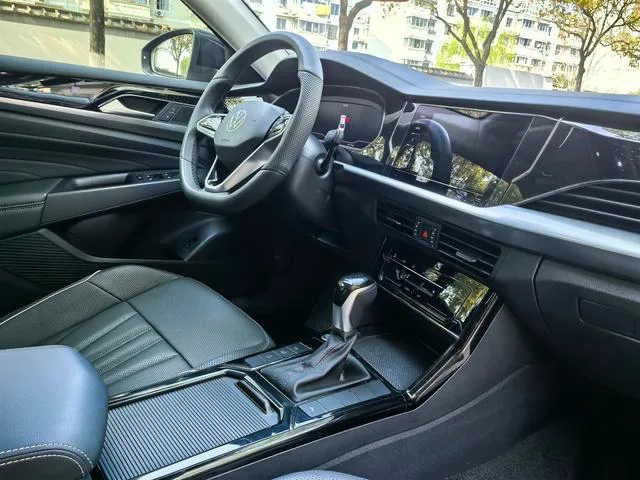Volkswagen Passat 2024 380TSI Star Elite Edition interior photo 8