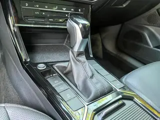 Volkswagen Passat 2024 380TSI Star Elite Edition interior photo 10