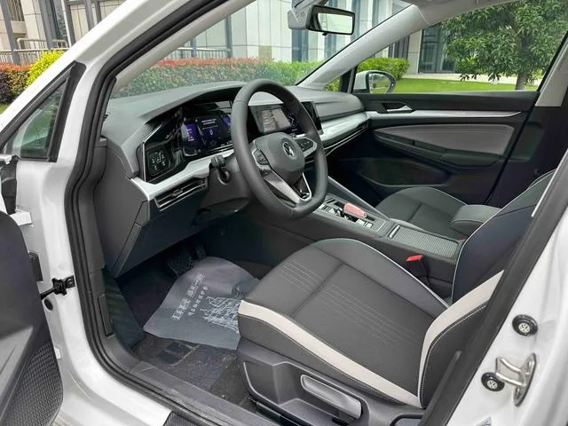 Volkswagen Golf 2023 280TSI DSG Pro extérieur photo 4 Volkswagen Golf 2023 280TSI DSG Pro extérieur photo 4