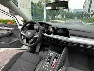 Volkswagen Golf 2023 280TSI DSG Pro intérieur photo 13 Volkswagen Golf 2023 280TSI DSG Pro intérieur photo 13