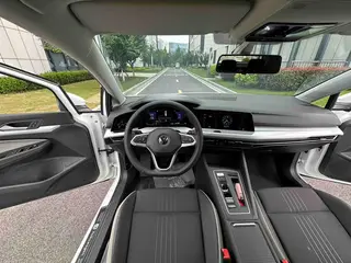 Volkswagen Golf 2023 280TSI DSG Pro intérieur photo 15 Volkswagen Golf 2023 280TSI DSG Pro intérieur photo 15