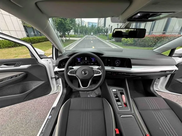 Volkswagen Golf 2023 280TSI DSG Pro intérieur photo 15 Volkswagen Golf 2023 280TSI DSG Pro intérieur photo 15