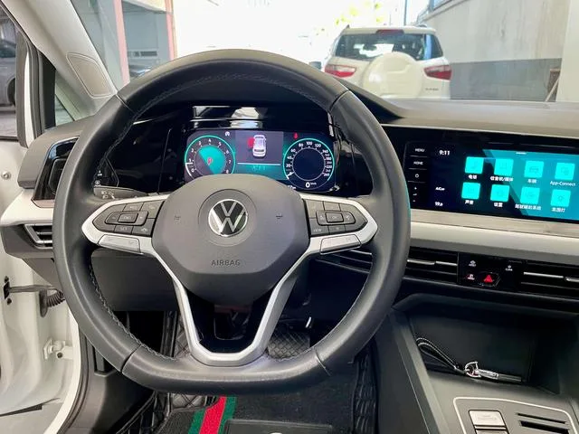 Volkswagen Golf 2021 280TSI DSG R-Line interior foto 11 Volkswagen Golf 2021 280TSI DSG R-Line interior foto 11