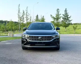 Volkswagen Passat 2022 380TSI Versión principal exterior foto 2 Volkswagen Passat 2022 380TSI Versión principal exterior foto 2