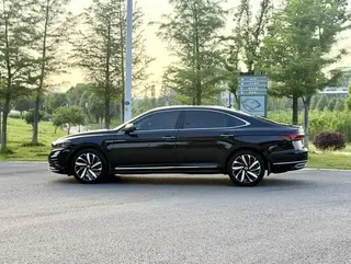Volkswagen Passat 2022 380TSI Versión principal exterior foto 3 Volkswagen Passat 2022 380TSI Versión principal exterior foto 3