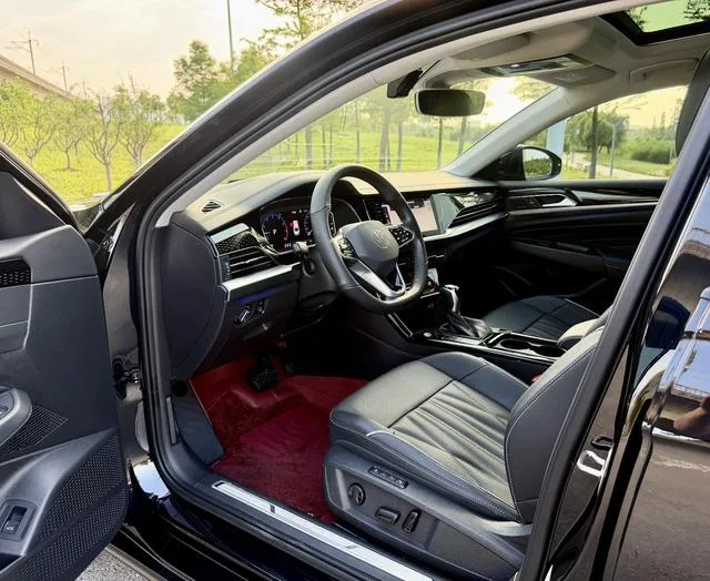 Volkswagen Passat 2022 380TSI Versión principal exterior foto 4 Volkswagen Passat 2022 380TSI Versión principal exterior foto 4