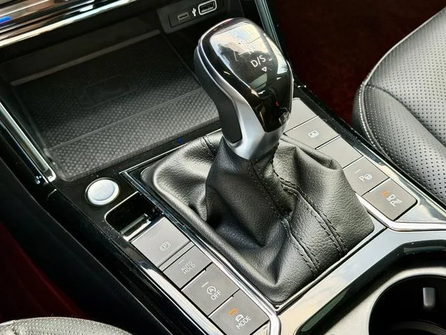 Volkswagen Passat 2022 380TSI Versión principal interior foto 13 Volkswagen Passat 2022 380TSI Versión principal interior foto 13