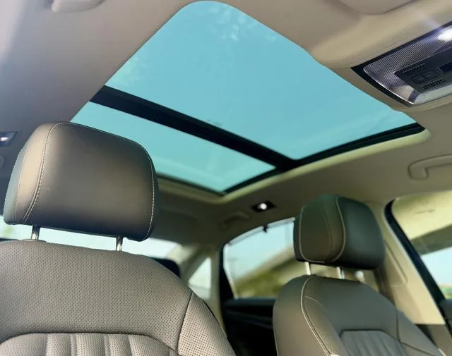 Volkswagen Passat 2022 380TSI Versión principal interior foto 15 Volkswagen Passat 2022 380TSI Versión principal interior foto 15