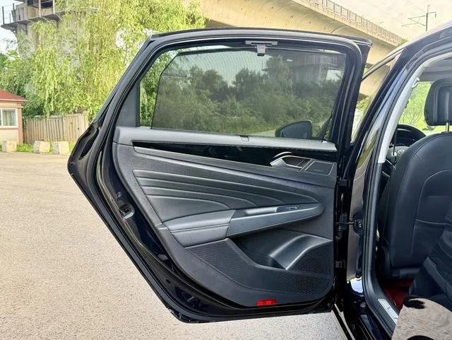 Volkswagen Passat 2022 380TSI Versión principal interior foto 17 Volkswagen Passat 2022 380TSI Versión principal interior foto 17