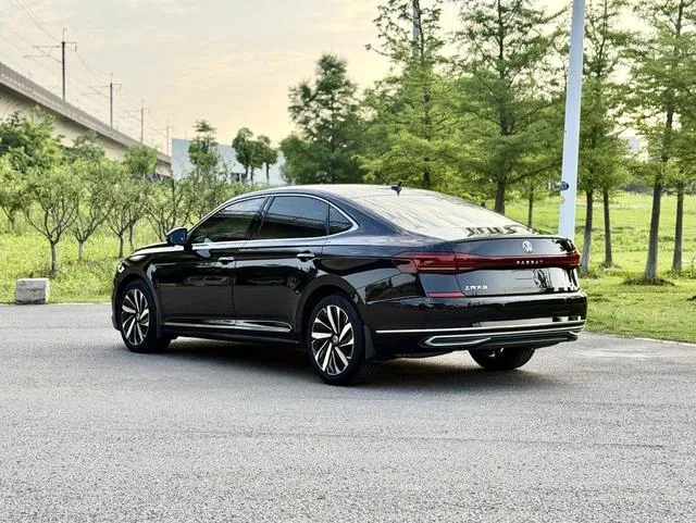 Volkswagen Passat 2022 380TSI Versión principal interior foto 19 Volkswagen Passat 2022 380TSI Versión principal interior foto 19