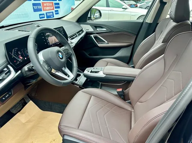 BMW X1 2025 sDrive25Li X Traje de diseño exterior foto 8 BMW X1 2025 sDrive25Li X Traje de diseño exterior foto 8