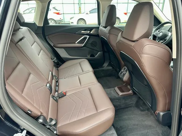 BMW X1 2025 sDrive25Li X Traje de diseño interior foto 11 BMW X1 2025 sDrive25Li X Traje de diseño interior foto 11
