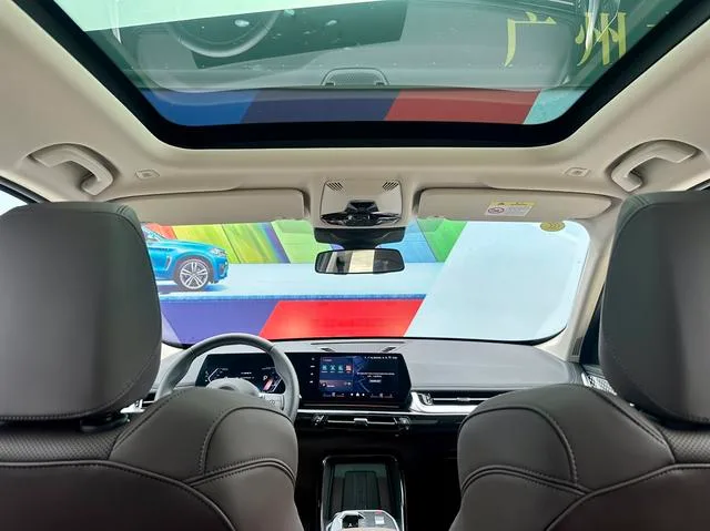 BMW X1 2025 sDrive25Li X Traje de diseño interior foto 16 BMW X1 2025 sDrive25Li X Traje de diseño interior foto 16