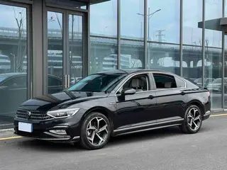 Volkswagen Magotan 2023 200 Edición conmemorativa de 10,000 vehículos 330TSI DSG De lujo