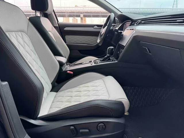 Volkswagen Magotan 2023 200 Edición conmemorativa de 10,000 vehículos 330TSI DSG De lujo interior foto 7