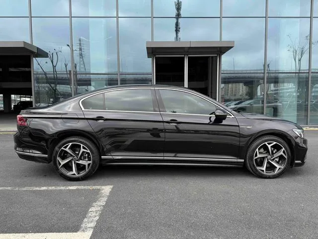 Volkswagen Magotan 2023 200 Edición conmemorativa de 10,000 vehículos 330TSI DSG De lujo interior foto 9