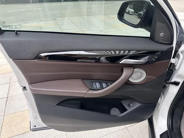 BMW X1 2022 sDrive25Li Leading Type interior photo 13 BMW X1 2022 sDrive25Li Leading Type interior photo 13