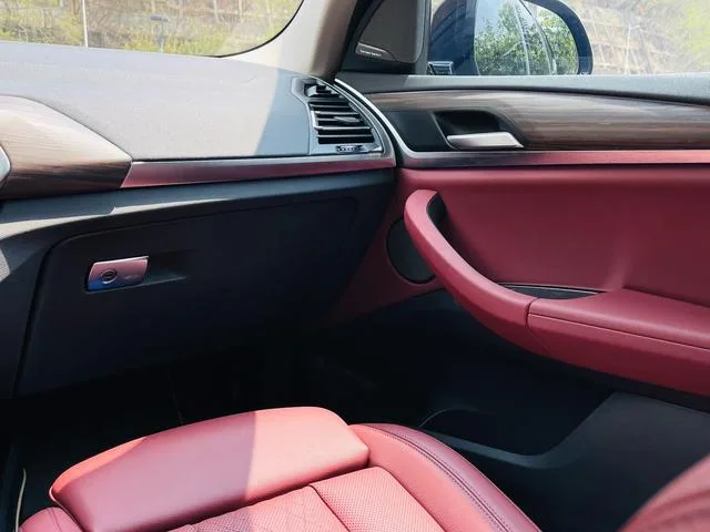 BMW X3 2022 xDrive30i Leading Type M Obsidian Night Suit interior photo 16 BMW X3 2022 xDrive30i Leading Type M Obsidian Night Suit interior photo 16
