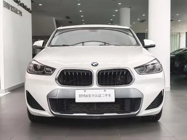 BMW X2 2021 sDrive25i M Спортивный костюм экстерьер фото 2 BMW X2 2021 sDrive25i M Спортивный костюм экстерьер фото 2