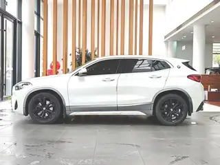BMW X2 2021 sDrive25i M Спортивный костюм экстерьер фото 4 BMW X2 2021 sDrive25i M Спортивный костюм экстерьер фото 4