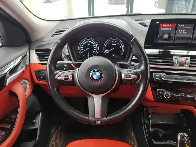 BMW X2 2021 sDrive25i M Спортивный костюм экстерьер фото 6 BMW X2 2021 sDrive25i M Спортивный костюм экстерьер фото 6