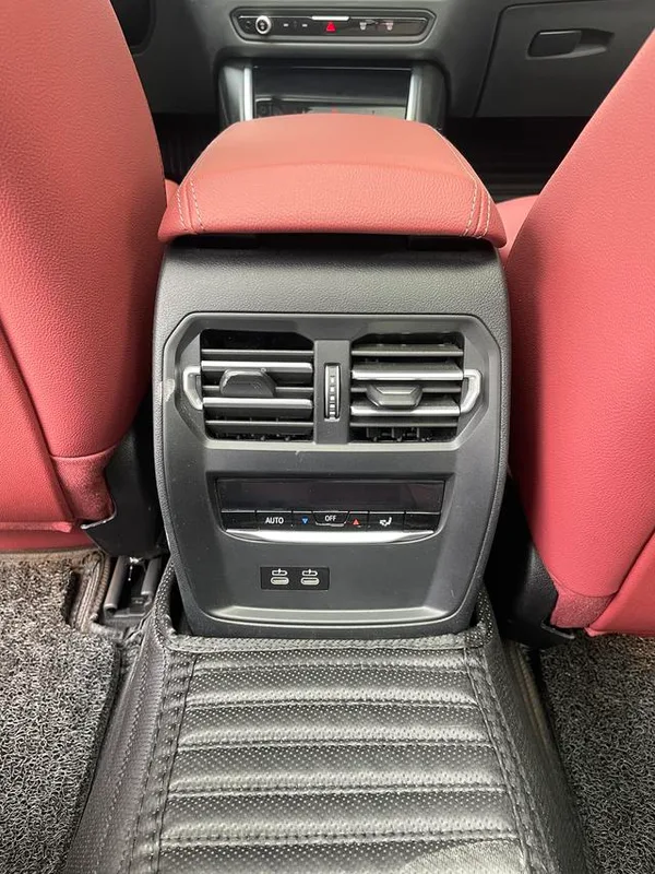 BMW 3 Series 2023 320Li M Sports suit interior photo 18 BMW 3 Series 2023 320Li M Sports suit interior photo 18