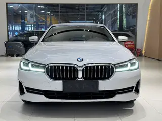 BMW 5 Series 2022 Reforma 525Li Traje de lujo exterior foto 2