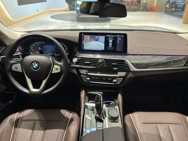 BMW 5 Series 2022 Reforma 525Li Traje de lujo exterior foto 4