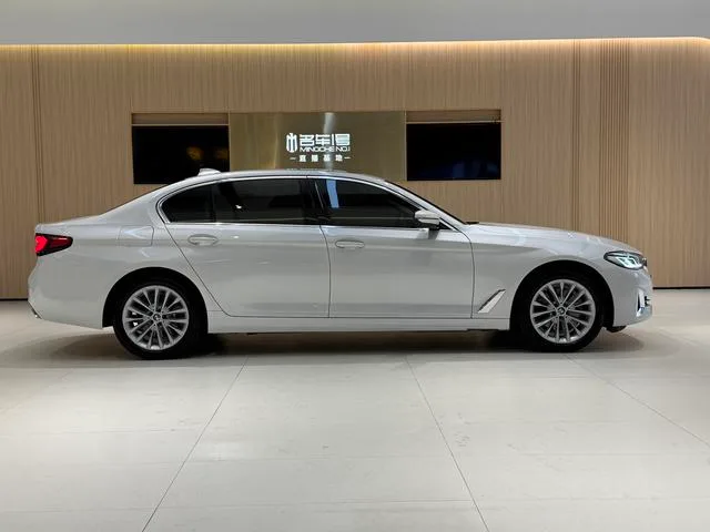 BMW 5 Series 2022 Reforma 525Li Traje de lujo exterior foto 5