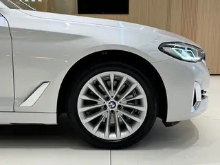 BMW 5 Series 2022 Reforma 525Li Traje de lujo exterior foto 6