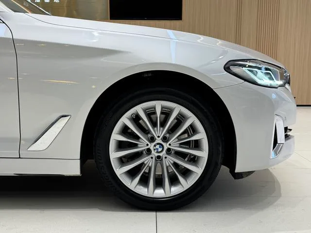 BMW 5 Series 2022 Reforma 525Li Traje de lujo exterior foto 6