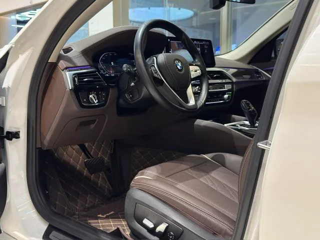 BMW 5 Series 2022 Reforma 525Li Traje de lujo interior foto 12