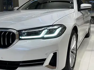 BMW 5 Series 2022 Reforma 525Li Traje de lujo interior foto 15