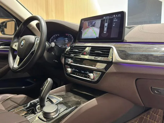 BMW 5 Series 2022 Reforma 525Li Traje de lujo interior foto 17