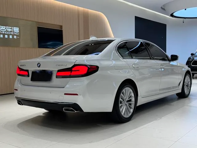 BMW 5 Series 2022 Reforma 525Li Traje de lujo interior foto 20