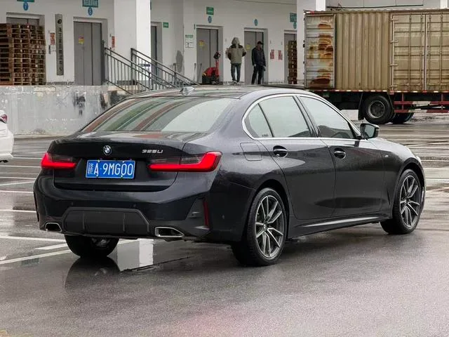 BMW 3 Series 2023 325Li M Sports suit interior photo 7 BMW 3 Series 2023 325Li M Sports suit interior photo 7