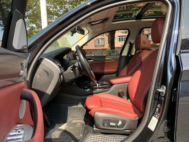 BMW X3 2022 Second change xDrive30i Leading Type M Obsidian Night Suit interior photo 14 BMW X3 2022 Second change xDrive30i Leading Type M Obsidian Night Suit interior photo 14