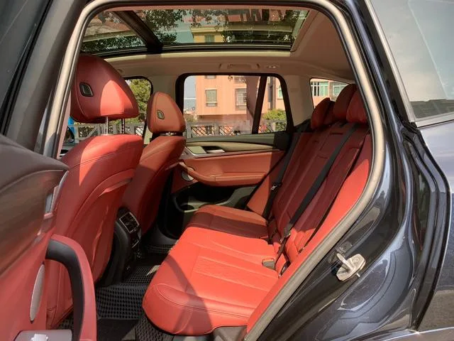 BMW X3 2022 Second change xDrive30i Leading Type M Obsidian Night Suit interior photo 15 BMW X3 2022 Second change xDrive30i Leading Type M Obsidian Night Suit interior photo 15
