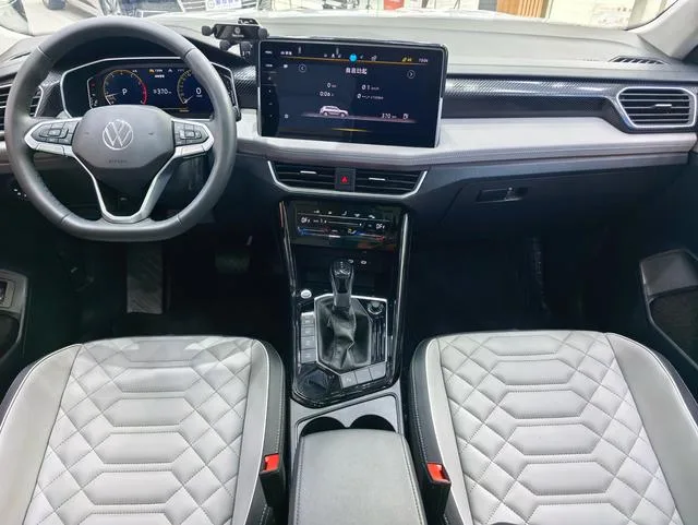 Volkswagen Tayron 2024 300TSI Two-wheel drive luxury Plus Advanced version interior photo 9