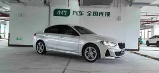 BMW 1 Series 2021 120i M Edición nocturna deportiva exterior foto 3