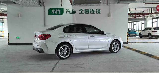 BMW 1 Series 2021 120i M Edición nocturna deportiva exterior foto 7