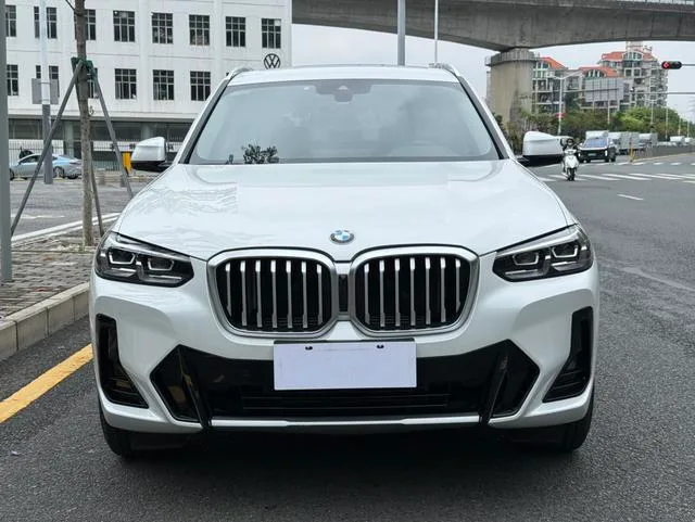 BMW X3 2022 Reforma xDrive25i M Conjunto deportivo exterior foto 2 BMW X3 2022 Reforma xDrive25i M Conjunto deportivo exterior foto 2