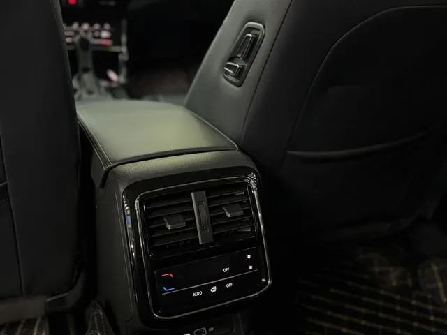 Volkswagen Passat 2022 280TSI Version d'élite intérieur photo 12