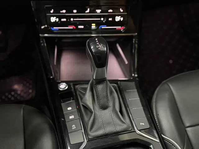 Volkswagen Passat 2022 280TSI Version d'élite intérieur photo 14